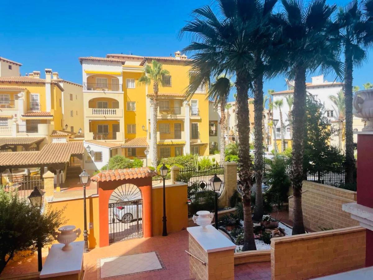 Beach Apartament In تورّيفيِخا المظهر الخارجي الصورة